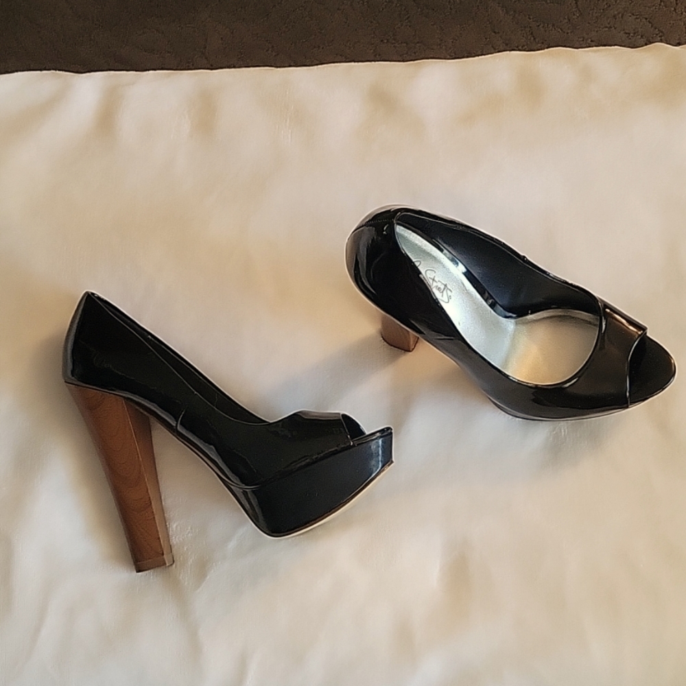 Elegant very high heel shoes size 5M